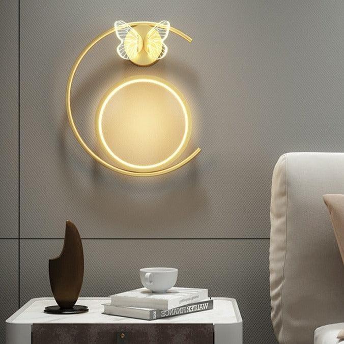 Moderne Wandleuchte Innen mit LED-Leuchtring und Schmetterling